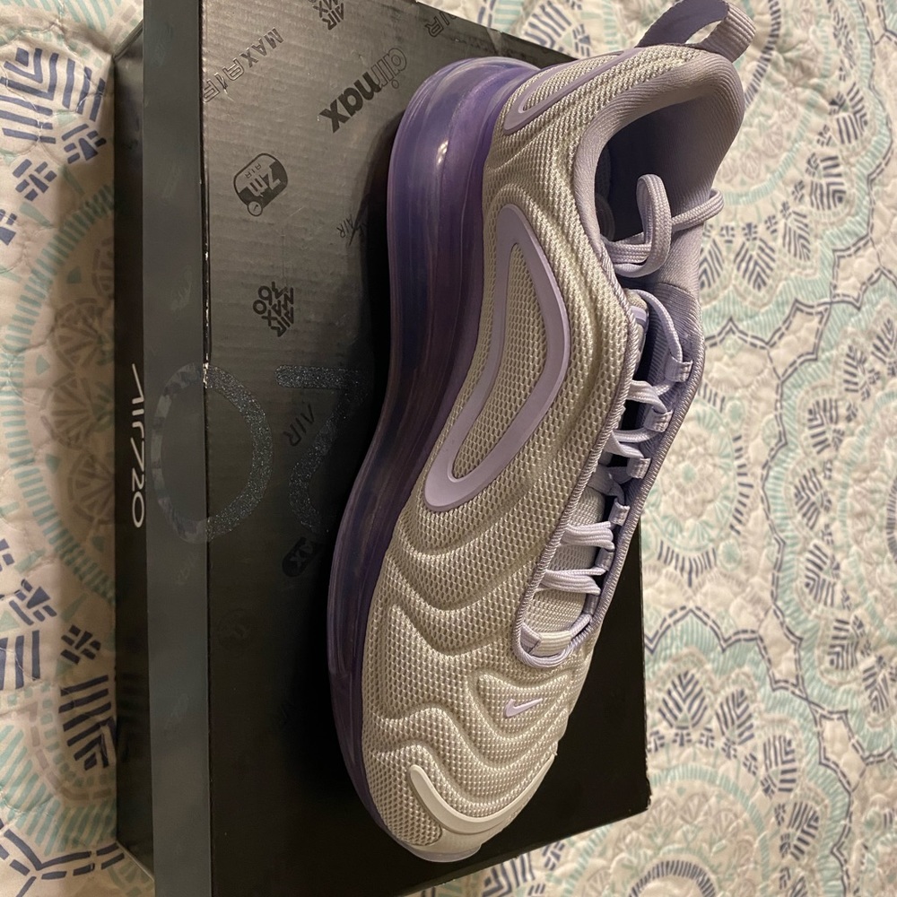 Nike Airmax 720 - Picture 3 of 8